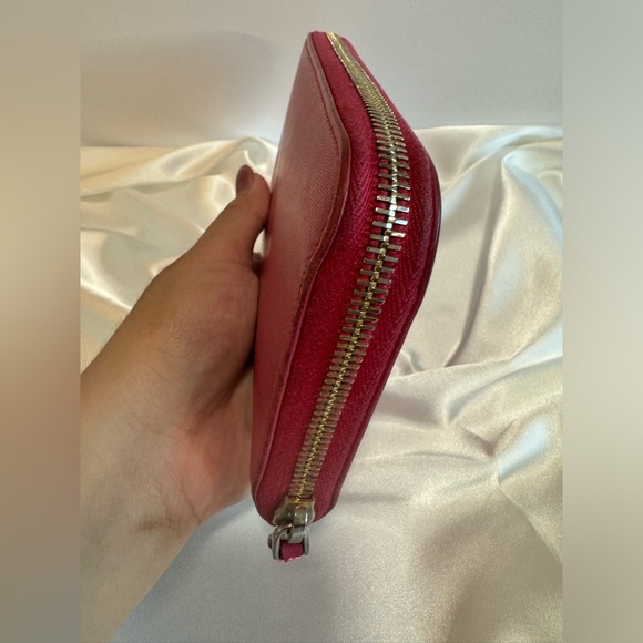 Prada Saffiano Zippy Compact Wallet EUC - Picture 4 of 15